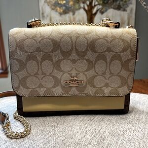 NWT Coach signature Klare crossbody. Color khaki/vanilla cream multi.